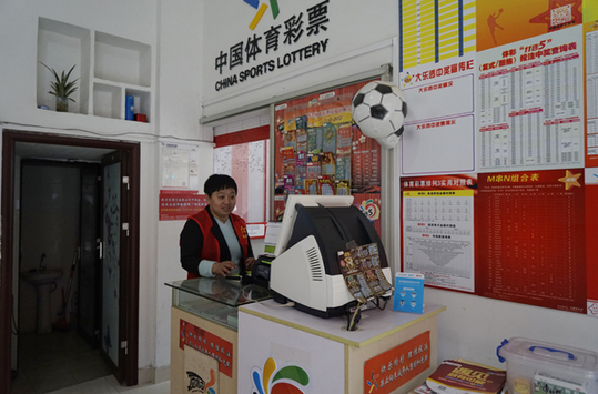 一张张日常胶片真实展现了周灿（李汶翰饰）和余骄阳（徐若晗饰）这对小情侣的恋爱日常，如此生活化的镜头也像极了现实里真实的情侣们